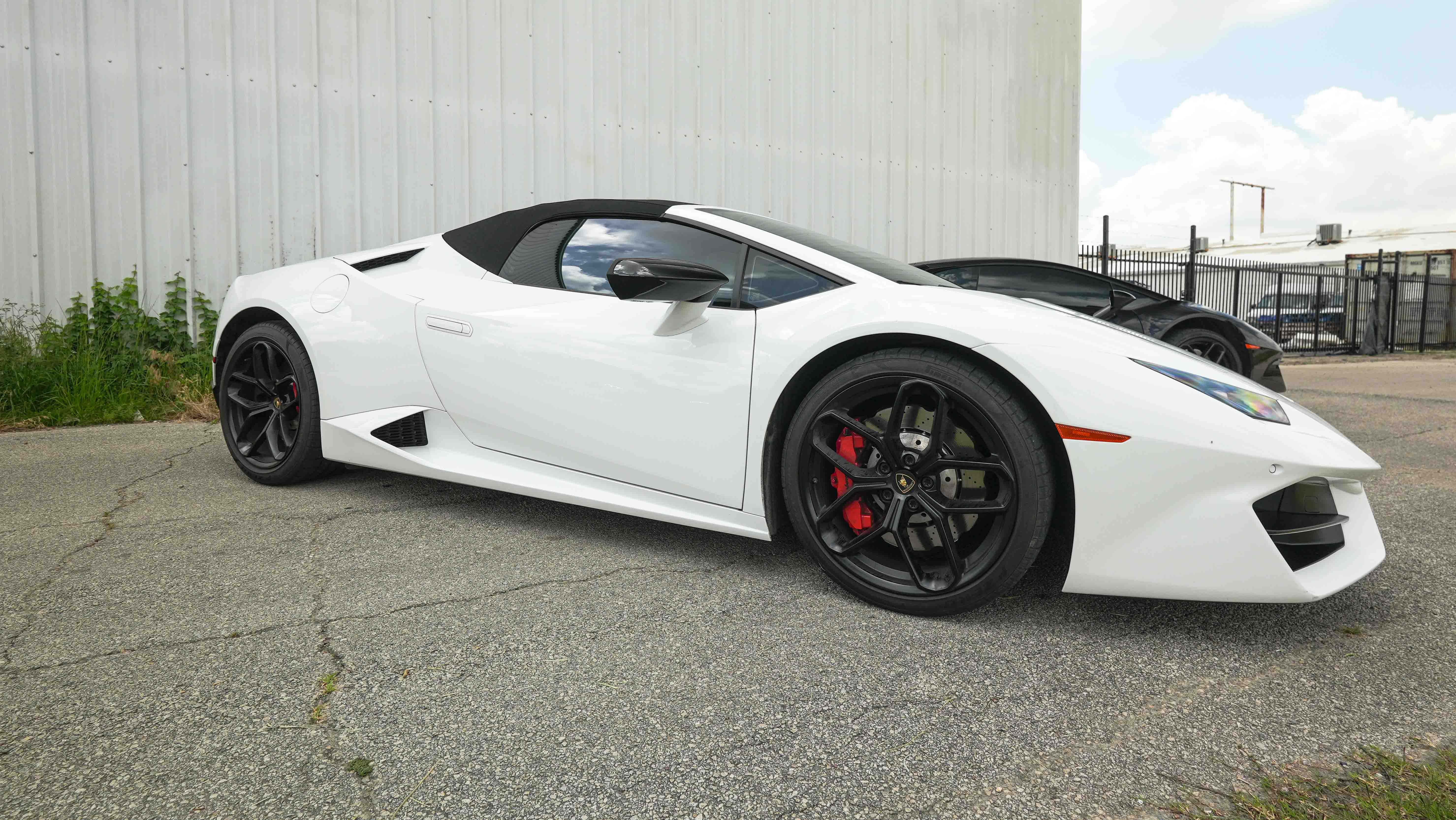 WHITE LAMBORGHINI HURACAN (CONVERTIBLE)